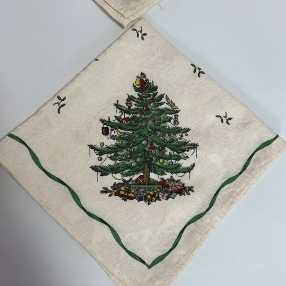 Spode Christmas Tree Santa On Top 19x18 Cloth Napkins Set of 4 - Picture 5 of 11